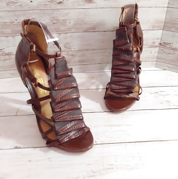 LAMB Brown leather strappy ruffle heels - Picture 10 of 11